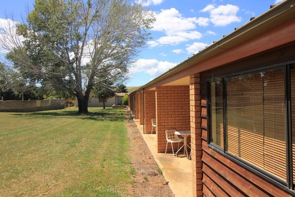Snowy Mountains Resort And Function Centre Adaminaby Exteriör bild