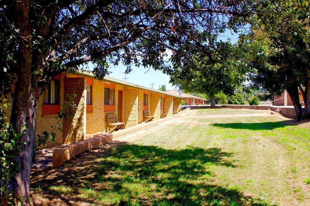 Snowy Mountains Resort And Function Centre Adaminaby Exteriör bild