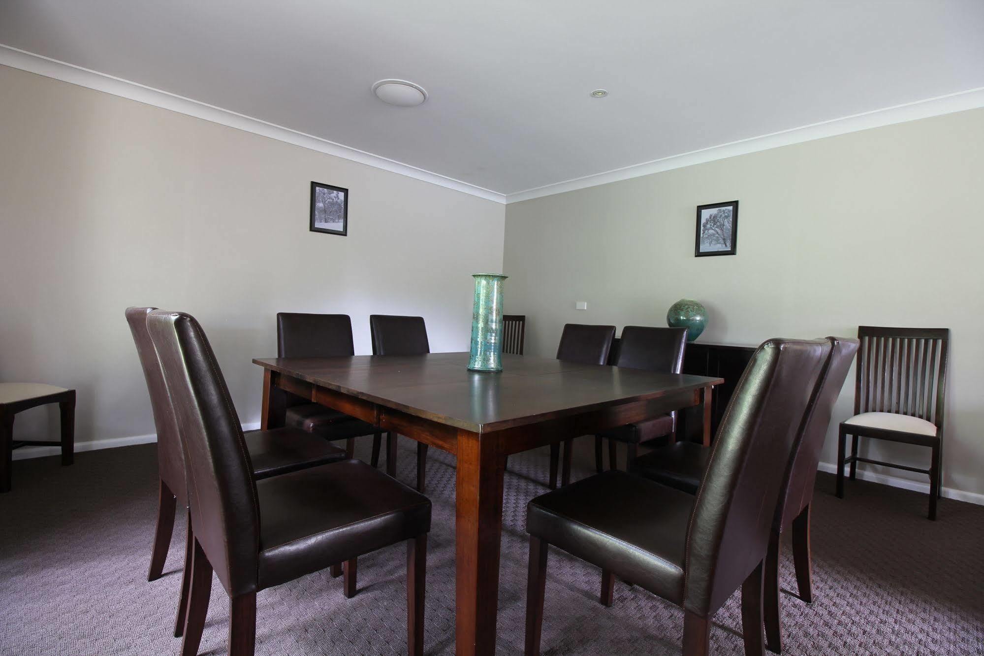 Snowy Mountains Resort And Function Centre Adaminaby Exteriör bild