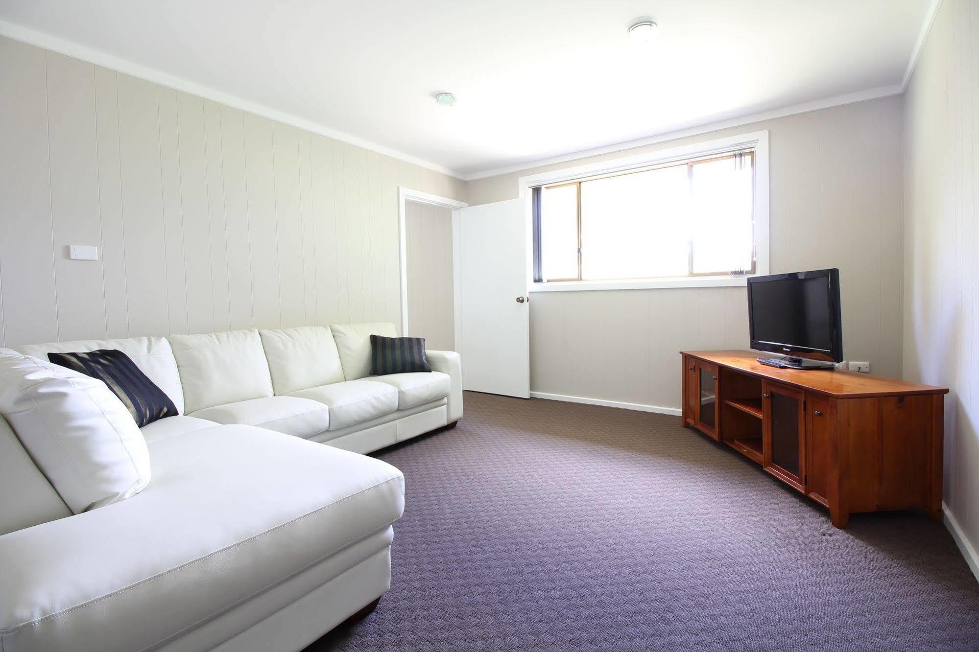 Snowy Mountains Resort And Function Centre Adaminaby Exteriör bild