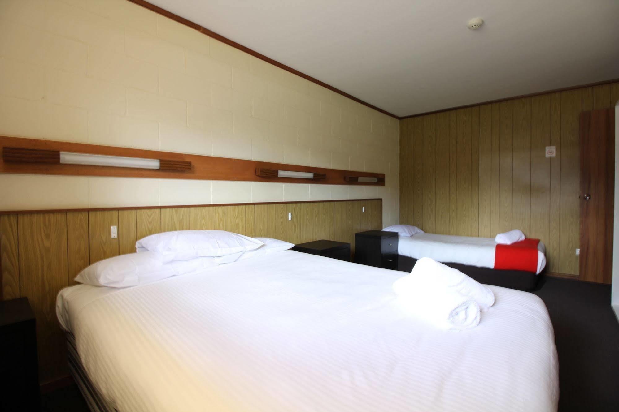 Snowy Mountains Resort And Function Centre Adaminaby Exteriör bild