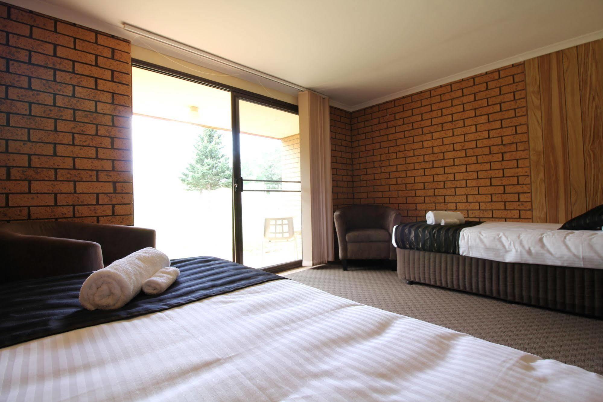 Snowy Mountains Resort And Function Centre Adaminaby Exteriör bild