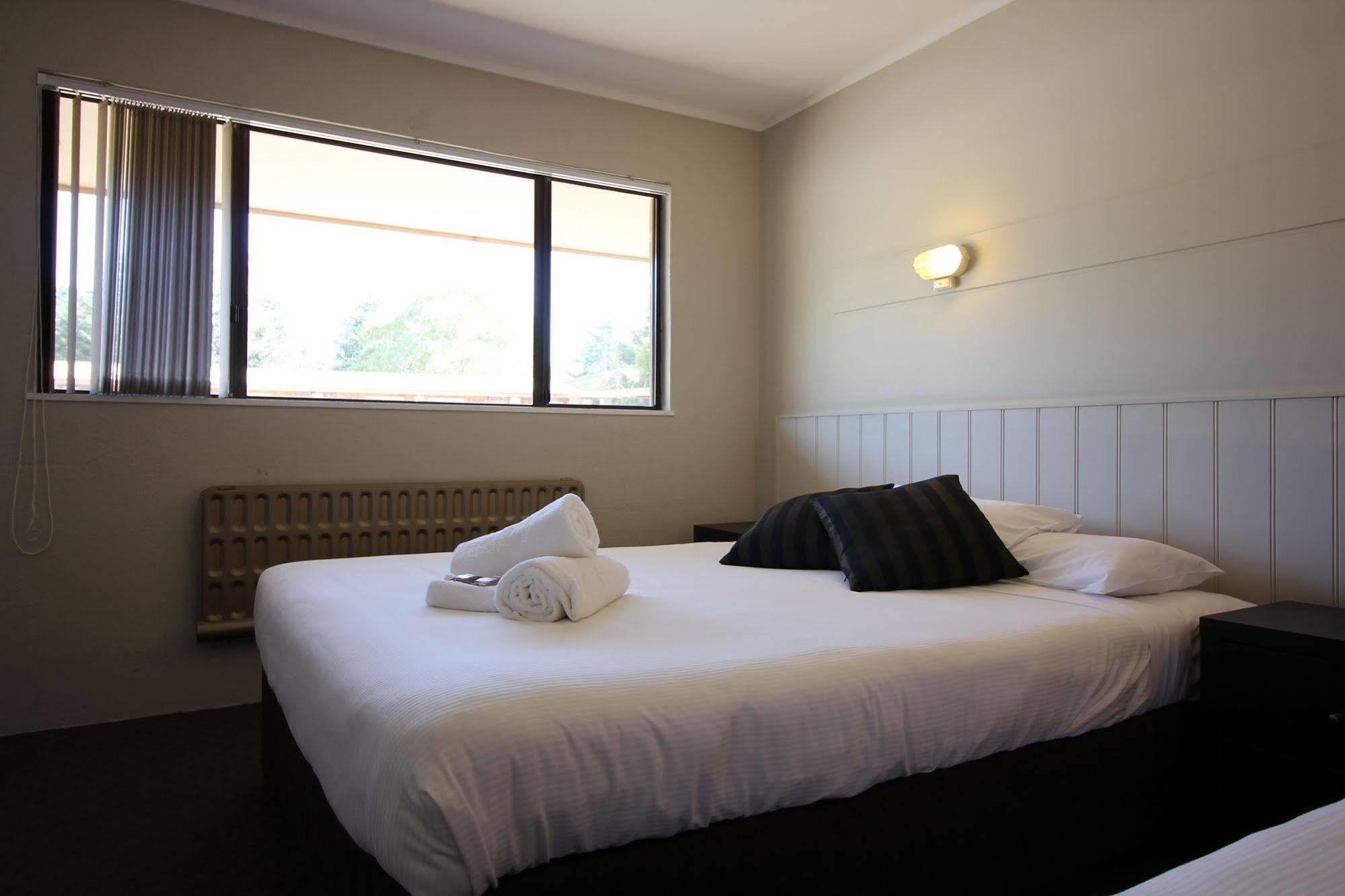Snowy Mountains Resort And Function Centre Adaminaby Exteriör bild
