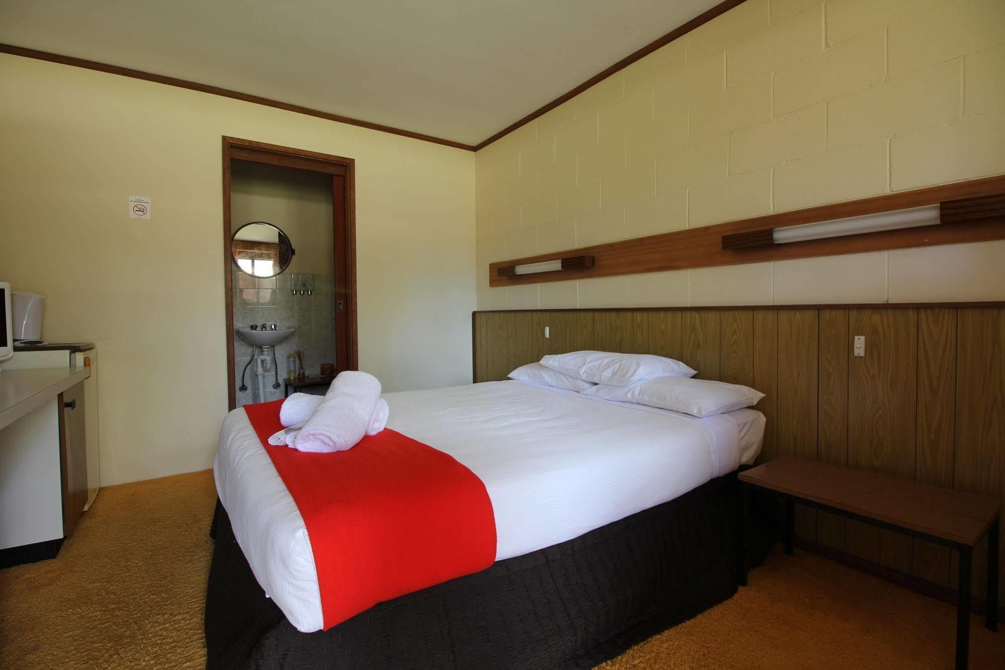 Snowy Mountains Resort And Function Centre Adaminaby Exteriör bild