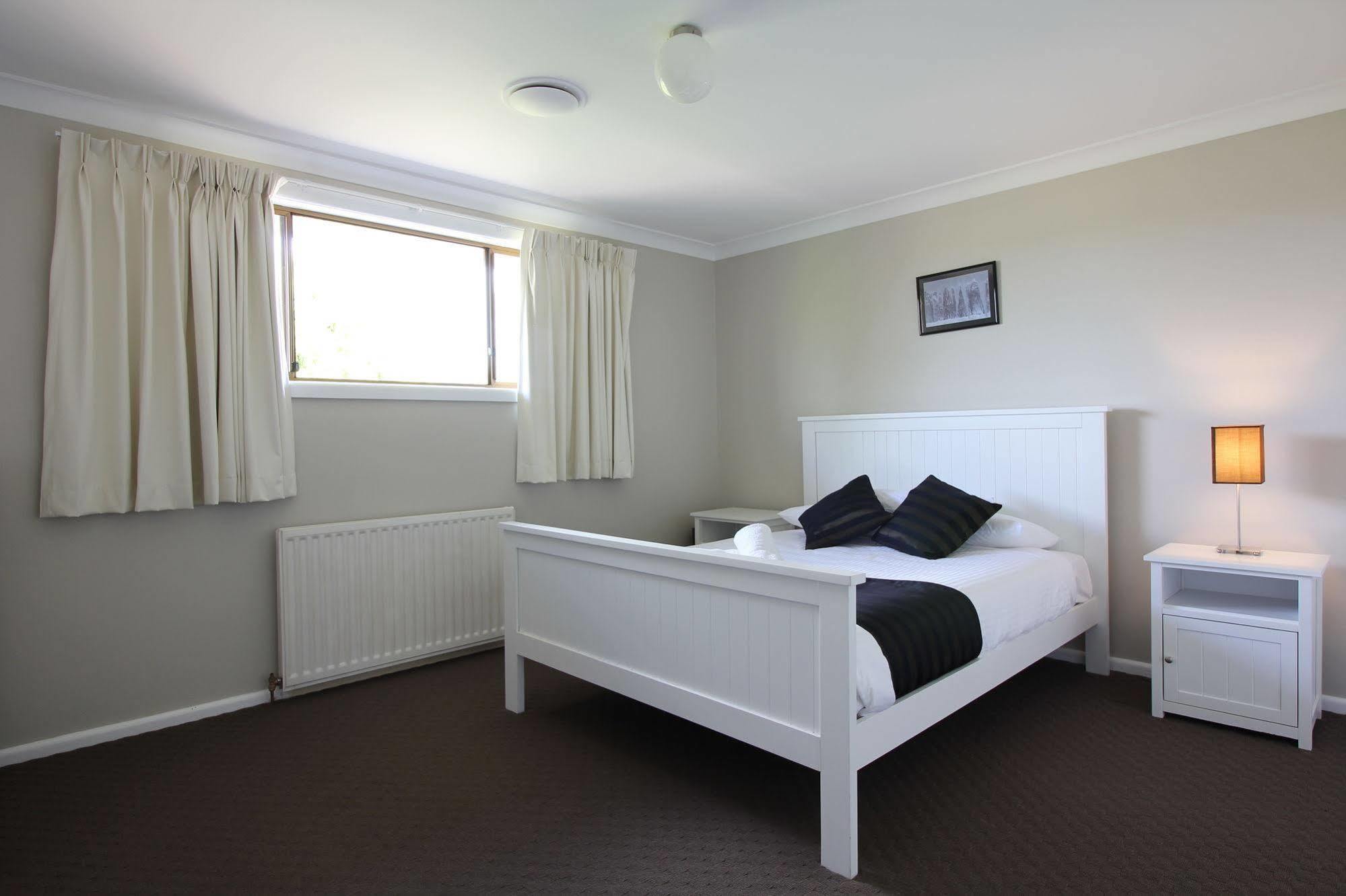 Snowy Mountains Resort And Function Centre Adaminaby Exteriör bild